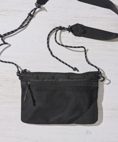 ELLIKER(エリカー)の「【ELLIKER / エリカー】Caley Sacoche Bag 1L / サコッシュバッグ(ショルダーバッグ・レディース・ブルー/ブラック/ベージュ/カーキ・FREE)」の1枚目の写真