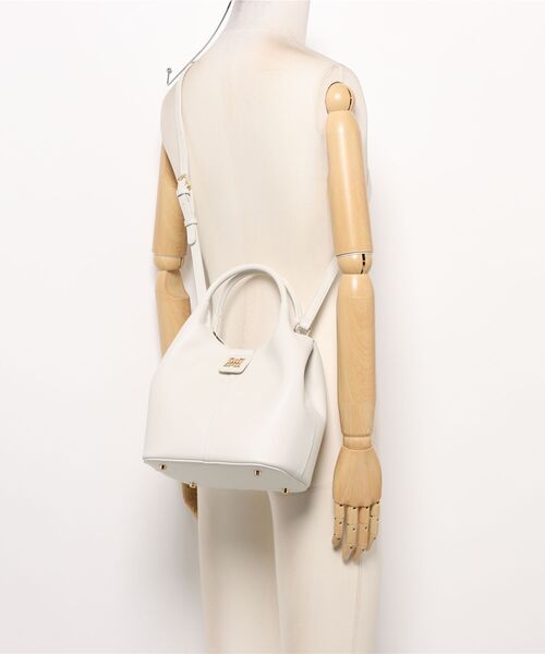 HIMIKO(ヒミコ)の「【HIMIKO】シグネチャーハンドバッグ/661181(ショルダーバッグ・レディース・アイボリー/ブラック/グリーン・FREE)」の4枚目の写真