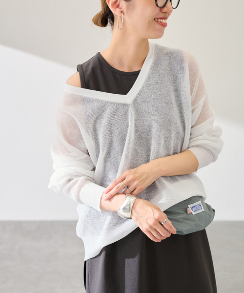 FRAMeWORK（フレームワーク）の「シアーアゼVネックプルオーバー（ニット/セーター・レディース・サックスブルー/ブラック/ピンク/ホワイト・FREE）」の2枚目の写真