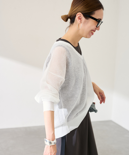 FRAMeWORK（フレームワーク）の「シアーアゼVネックプルオーバー（ニット/セーター・レディース・サックスブルー/ブラック/ピンク/ホワイト・FREE）」の8枚目の写真