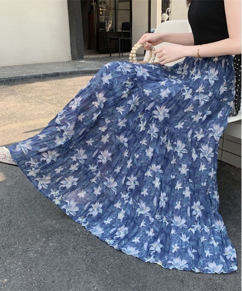 &soiree(アンドソワレ)の「しわ加工フラワーモチーフフレアスカート(スカート・レディース・ブルー・MEDIUM/LARGE)」の2枚目の写真