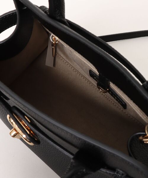 CHARLES & KEITH(チャールズ & キース)の「Aubrielle オブリエル ベルトストラクチャーバッグ(ハンドバッグ・レディース・クリーム/ライトベージュ/チョコ/ブラック/ライトピンク・M)」の10枚目の写真