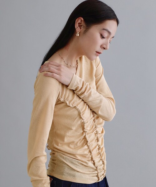 OPAQUE.CLIP(オペークドットクリップ)の「【es】アシンメトリーシャーリング シアーカットソー【洗濯機OK】(Tシャツ/カットソー・レディース・ベージュ/チャコールグレー・36/38/40)」の7枚目の写真