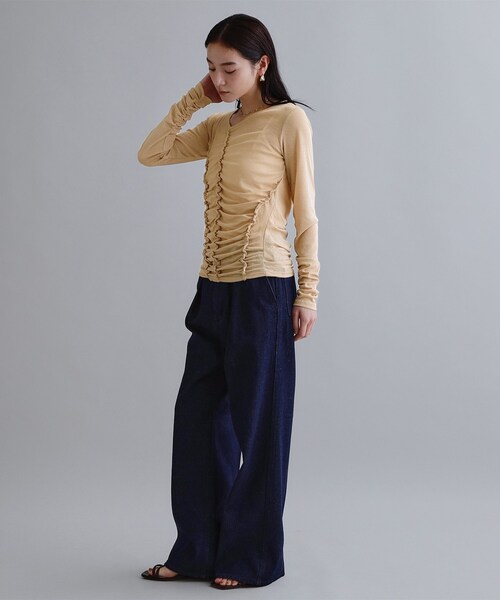 OPAQUE.CLIP(オペークドットクリップ)の「【es】アシンメトリーシャーリング シアーカットソー【洗濯機OK】(Tシャツ/カットソー・レディース・ベージュ/チャコールグレー・36/38/40)」の9枚目の写真