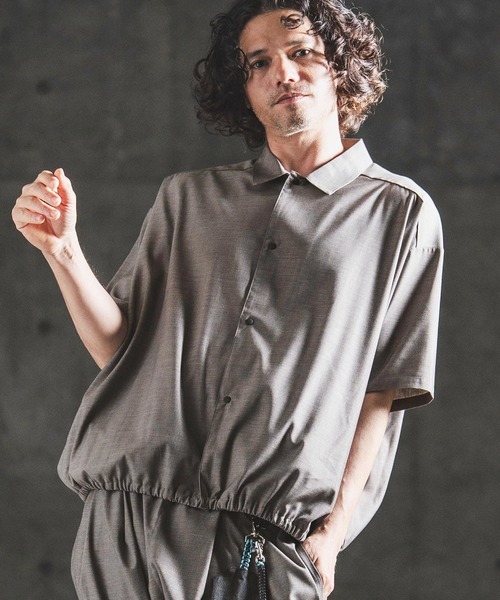 GLIMCLAP(グリムクラップ)の「mhs2616- Bamboo Blend Chambray Gathered Hem Short Sleeve Shirt シャンブレー半袖シャツ(202-042-gls-cg)(シャツ/ブラウス・メンズ・ブラウン/ネイビー/ブラック・S/M/L)」の1枚目の写真