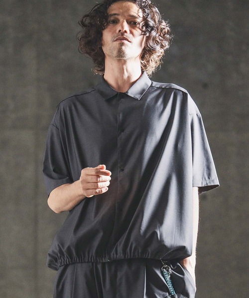 GLIMCLAP(グリムクラップ)の「mhs2616- Bamboo Blend Chambray Gathered Hem Short Sleeve Shirt シャンブレー半袖シャツ(202-042-gls-cg)(シャツ/ブラウス・メンズ・ブラウン/ネイビー/ブラック・S/M/L)」の2枚目の写真