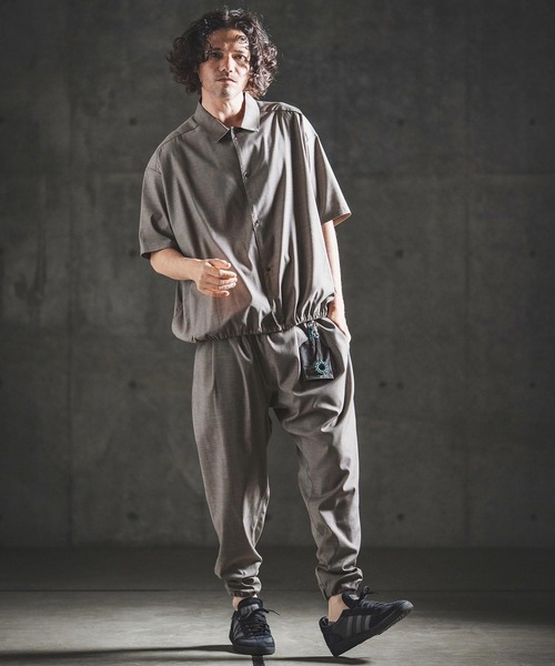 GLIMCLAP(グリムクラップ)の「mhs2616- Bamboo Blend Chambray Gathered Hem Short Sleeve Shirt シャンブレー半袖シャツ(202-042-gls-cg)(シャツ/ブラウス・メンズ・ブラウン/ネイビー/ブラック・S/M/L)」の5枚目の写真