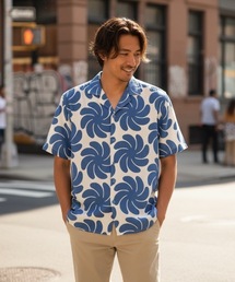OAS（オーエーエス）の「SS SHIRT/OAS / 渦巻き総柄オープンカラー半袖シャツ ホワイト×ブルー 開襟 リゾートシャツ 柄シャツ 夏（シャツ/ブラウス）」