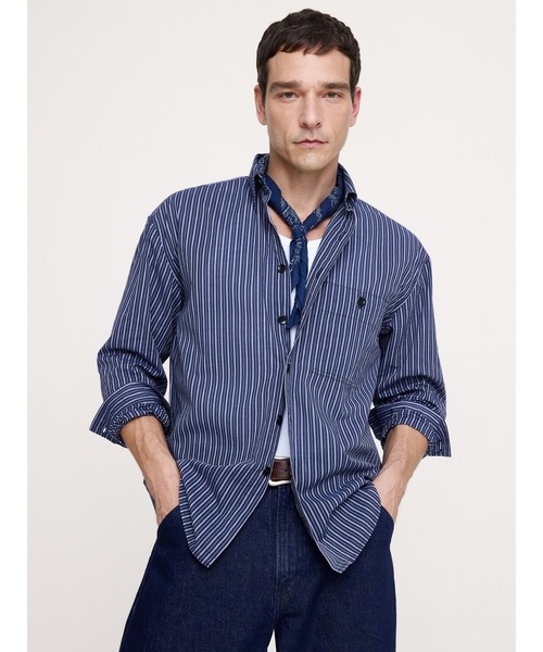 Banana Republic(バナナリパブリック)の「リラックス フィット サマーウェイト コットンシャツ(シャツ/ブラウス・メンズ・イエロー/ネイビー/ライトブルー/ホワイト×ブルー・S/M/L/XL)」の2枚目の写真