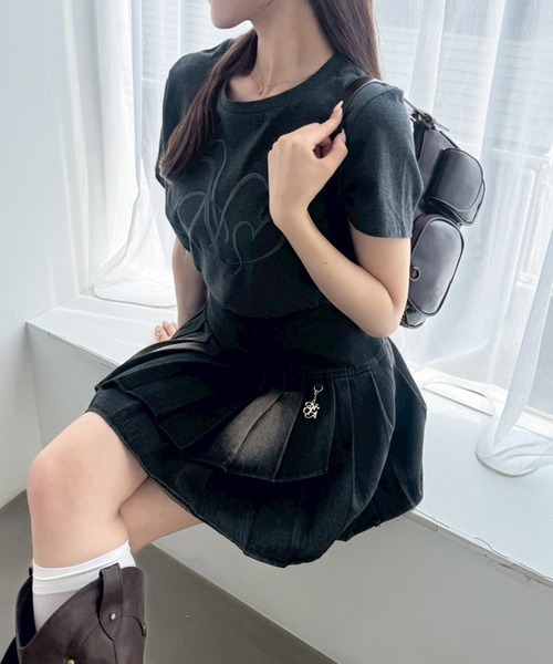 one after another NICE CLAUP（ワンアフターアナザーナイスクラップ）の「イニシャルビッグロゴ刺繍Tシャツ/リバイバル【ZOZO限定商品】（Tシャツ/カットソー・レディース・チャコールグレー/ホワイト×ピンク/ピンク/ホワイト×ブラック/アイボリー・FREE）」の21枚目の写真