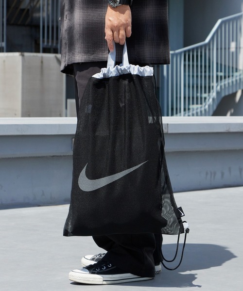 NIKE(ナイキ)の「NIKE/ナイキ SS26 メッシュワンショルダープールバッグ ブランドロゴ 巾着 メッシュバッグ ナップサック 2026年 夏 夏服(ショルダーバッグ・メンズ・ブラック/グレー/レッド/ミント・FREE)」の15枚目の写真