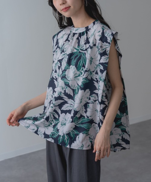ANNA LUNA(アンナルナ)の「【ANNA LUNA】フラワー プリント が目を惹く フレンチスリーブ ブラウス ノースリーブ 袖なし(シャツ/ブラウス・レディース・ブラウン/ネイビー・MEDIUM)」の1枚目の写真