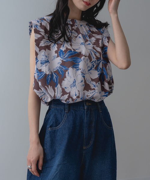 ANNA LUNA(アンナルナ)の「【ANNA LUNA】フラワー プリント が目を惹く フレンチスリーブ ブラウス ノースリーブ 袖なし(シャツ/ブラウス・レディース・ブラウン/ネイビー・MEDIUM)」の3枚目の写真