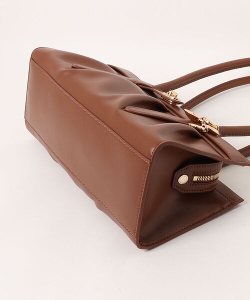 CHARLES & KEITH(チャールズ & キース)の「Isolde イゾルデ ベルト ルーシュド ショルダーバッグ(トートバッグ・レディース・チョコ/ブラック・M)」の11枚目の写真