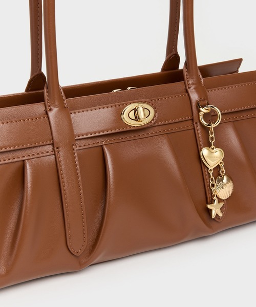 CHARLES & KEITH(チャールズ & キース)の「Isolde イゾルデ ベルト ルーシュド ショルダーバッグ(トートバッグ・レディース・チョコ/ブラック・M)」の9枚目の写真