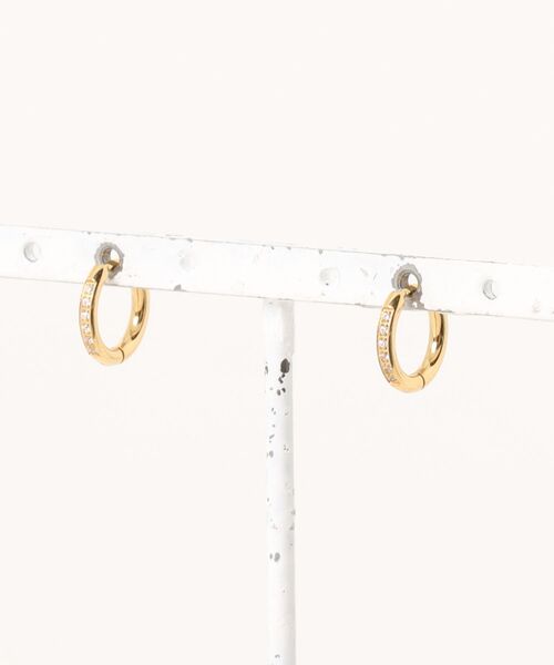 Jolie Toujours(ジョリトゥジュール)の「【汗や水に強い】〈ステンレス〉ビジューフープピアス(ピアス(両耳用)・レディース・ゴールド・FREE)」の1枚目の写真