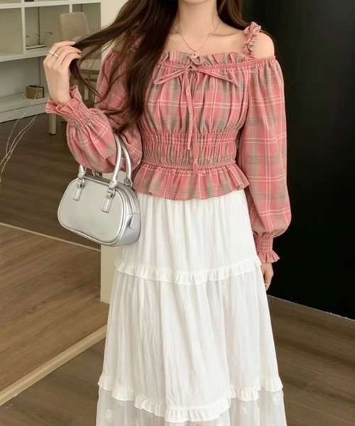 FAVORITO(ファヴォリート)の「フリルオフショルダー長袖シャツトップス(シャツ/ブラウス・レディース・ブラック/レッド/ピンク/イエロー・F)」の16枚目の写真