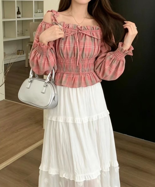 FAVORITO(ファヴォリート)の「フリルオフショルダー長袖シャツトップス(シャツ/ブラウス・レディース・ブラック/レッド/ピンク/イエロー・F)」の19枚目の写真