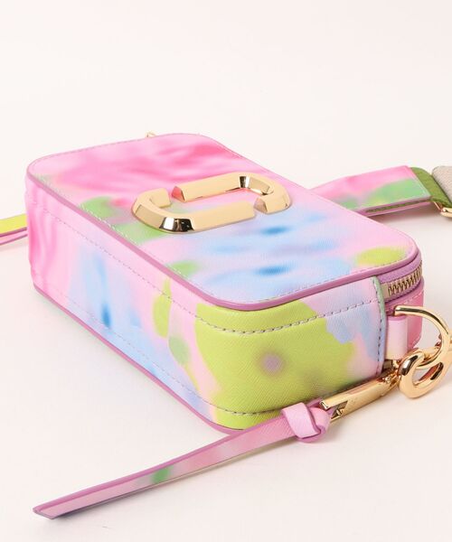 MARC JACOBS(マークジェイコブス)の「【NEW】THE BLURRED FLORAL SNAPSHOT/ザ ブラード フローラル スナップショット(ショルダーバッグ・レディース・ピンク系その他・ONE SIZE)」の9枚目の写真