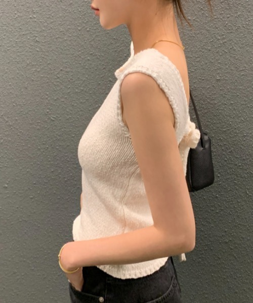 AMAJI（アマジ）の「バックオープン リボン付き ニットトップス（ニット/セーター・レディース・ブラック/ベージュ/ホワイト/ブラウン・FREE）」の11枚目の写真