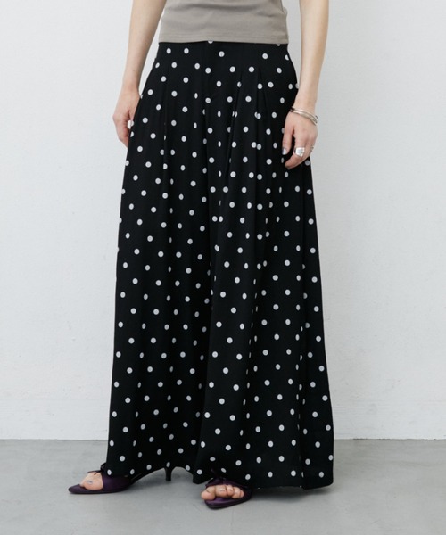 uyu.(ウユ)の「Dot Wide Easy Pants/ドット柄ワイドイージーパンツ(その他パンツ・レディース・ブラック/ホワイト・LARGE/MEDIUM/SMALL)」の2枚目の写真