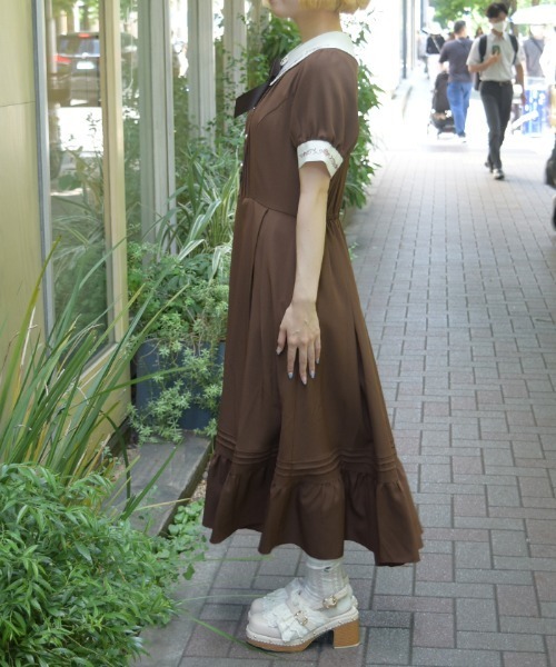 axes femme(アクシーズファム)の「リボンブローチ薔薇刺繍ワンピース(ワンピース・レディース・ネイビー/ブラウン/サックスブルー・LARGE/MEDIUM)」の5枚目の写真