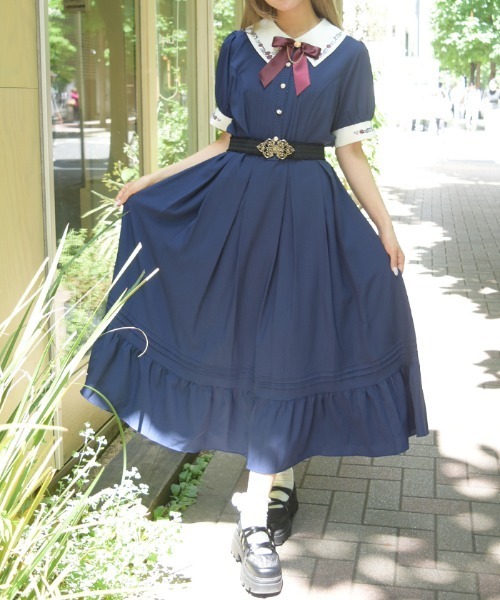 axes femme(アクシーズファム)の「リボンブローチ薔薇刺繍ワンピース(ワンピース・レディース・ネイビー/ブラウン/サックスブルー・LARGE/MEDIUM)」の9枚目の写真