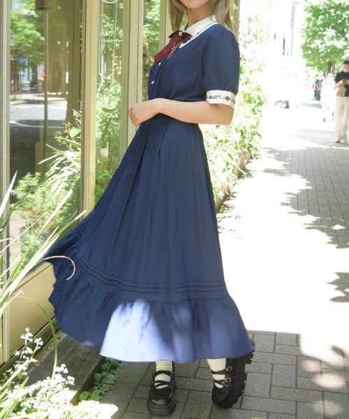axes femme(アクシーズファム)の「リボンブローチ薔薇刺繍ワンピース(ワンピース・レディース・ネイビー/ブラウン/サックスブルー・LARGE/MEDIUM)」の10枚目の写真