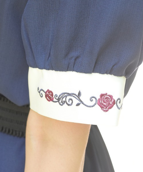 axes femme(アクシーズファム)の「リボンブローチ薔薇刺繍ワンピース(ワンピース・レディース・ネイビー/ブラウン/サックスブルー・LARGE/MEDIUM)」の12枚目の写真