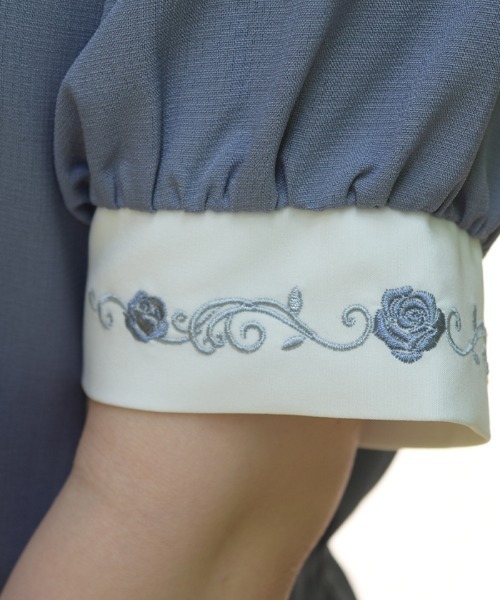 axes femme(アクシーズファム)の「リボンブローチ薔薇刺繍ワンピース(ワンピース・レディース・ネイビー/ブラウン/サックスブルー・LARGE/MEDIUM)」の15枚目の写真