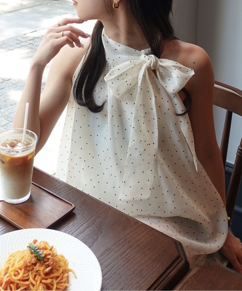 unnu(ユヌ)の「フロッキードット リボンホルターシフォンブラウス(シャツ/ブラウス・レディース・ブラック系その他/ホワイト系その他・F)」の5枚目の写真