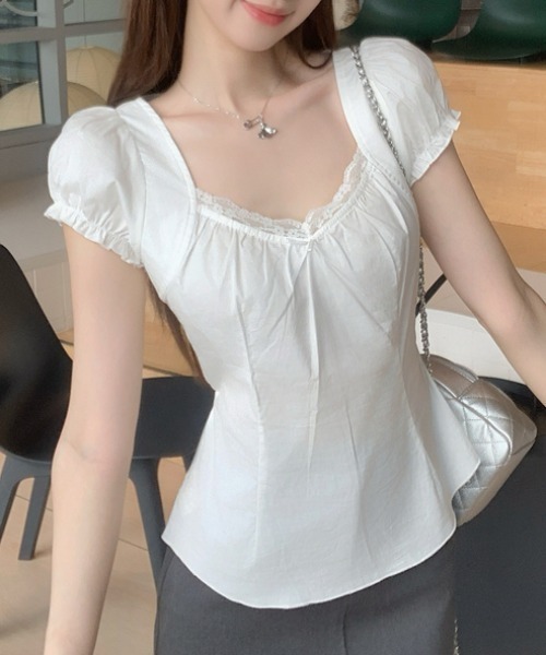 AMAJI(アマジ)の「スクエアネック レース切替 半袖Tシャツ(Tシャツ/カットソー・レディース・ホワイト・SMALL/MEDIUM/LARGE/X-LARGE)」の2枚目の写真