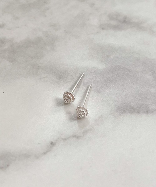 yu-ka(ユーカ)の「YU-KA:ミニマルスタッドピアス Minimalist stud earrings(ピアス(両耳用)・レディース・ゴールド/シルバー・FREE)」の5枚目の写真