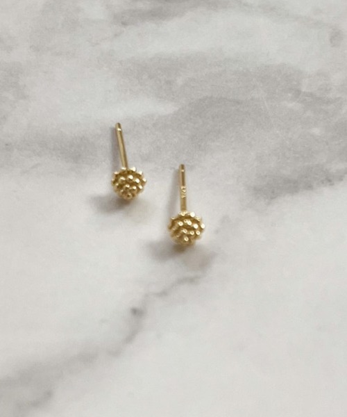 yu-ka(ユーカ)の「YU-KA:ミニマルスタッドピアス Minimalist stud earrings(ピアス(両耳用)・レディース・ゴールド/シルバー・FREE)」の6枚目の写真