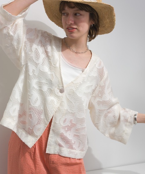 MAFRAIS(マフレ)の「カット ジャガード 5分袖 シャツ(シャツ/ブラウス・レディース・ブラック/オフホワイト・FREE)」の1枚目の写真