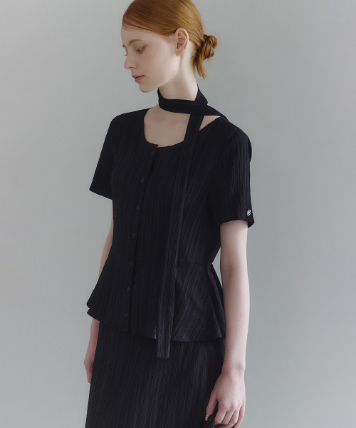 MICANE（ミケーネ）の「メモリアリングルペプラムブラウス - スカートセットアップ（シャツ/ブラウス・レディース・ブラック・SMALL/MEDIUM/LARGE/X-LARGE）」の2枚目の写真
