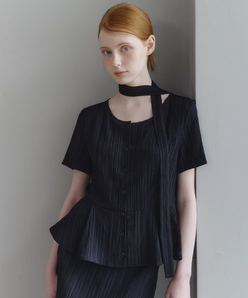 MICANE（ミケーネ）の「メモリアリングルペプラムブラウス - スカートセットアップ（シャツ/ブラウス・レディース・ブラック・SMALL/MEDIUM/LARGE/X-LARGE）」の3枚目の写真