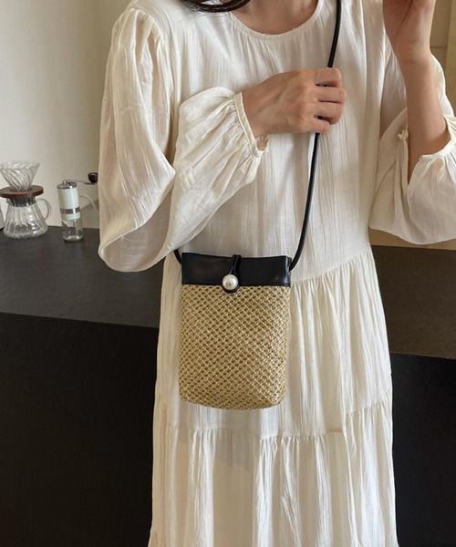 VIBGYOR(ヴィブジョー)の「Liaa/パール かご風_ ミニショルダーバッグ A18820(ショルダーバッグ・レディース・ブラック/ブラウン・FREE)」の1枚目の写真