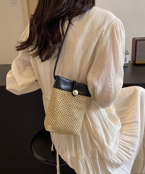 VIBGYOR(ヴィブジョー)の「Liaa/パール かご風_ ミニショルダーバッグ A18820(ショルダーバッグ・レディース・ブラック/ブラウン・FREE)」の6枚目の写真