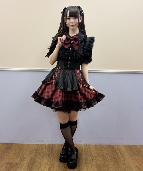 Secret Honey(シークレットハニー)の「レースアップミニエプロンスカート(スカート・レディース・レッド/ブラック・MEDIUM)」の5枚目の写真