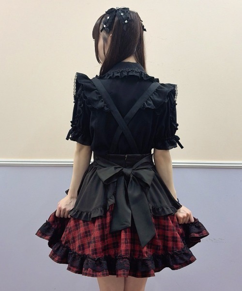 Secret Honey(シークレットハニー)の「レースアップミニエプロンスカート(スカート・レディース・レッド/ブラック・MEDIUM)」の4枚目の写真