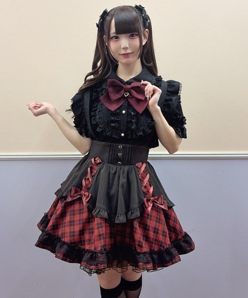 Secret Honey(シークレットハニー)の「レースアップミニエプロンスカート(スカート・レディース・レッド/ブラック・MEDIUM)」の11枚目の写真