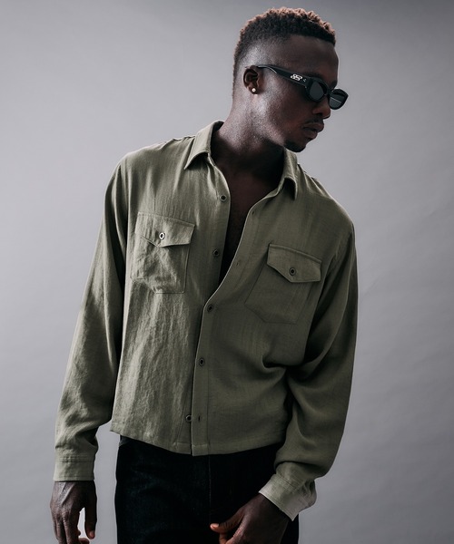 ANDER HUNK(アンダーハンク)の「Linen Blend Croped LS Shirt/リネンブレンドクロップドロングスリーブシャツ(シャツ/ブラウス・メンズ・ピンク/カーキ/グレー・LARGE/MEDIUM)」の2枚目の写真
