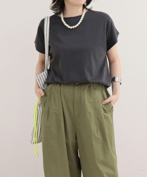 fredy emue（フレディエミュ）の「シルケットタックデザインTシャツ（Tシャツ/カットソー・レディース・オフホワイト/ブラウン/オレンジ/チャコールグレー・38）」の9枚目の写真