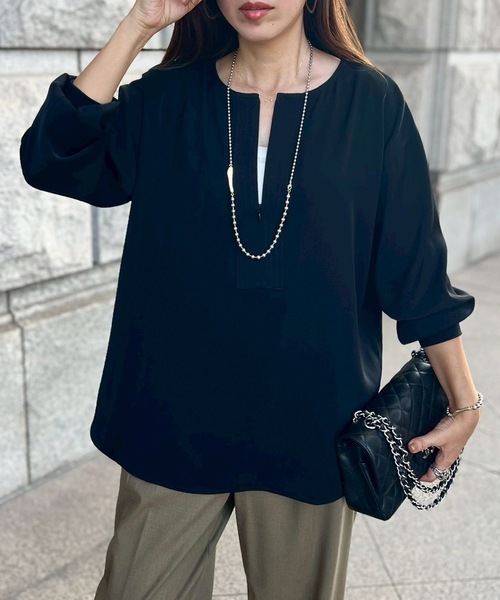 Emma Taylor(エマテイラー)の「【オンにもオフにも】ジョーゼットフロント2wayステッチワークプルオーバー(Tシャツ/カットソー・レディース・ネイビー/ブラック/ホワイト/ベージュ・FREE)」の3枚目の写真