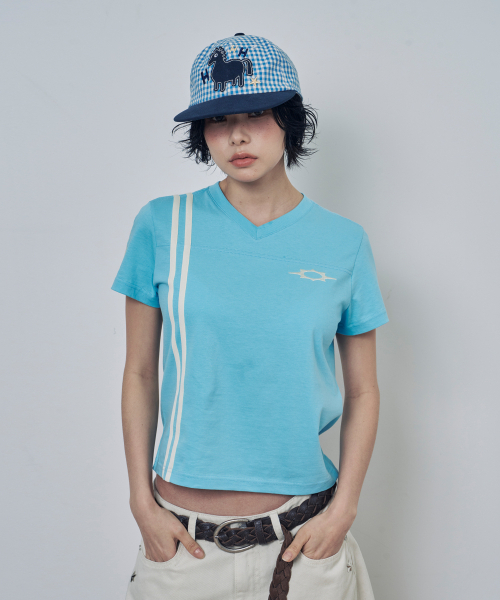 LOSERS CLUB(ルーザーズクラブ)の「ルーザーズリーグ フットボール Vネック 半袖Tシャツ スカイブルー(Tシャツ/カットソー・レディース・その他・0/1/2)」の4枚目の写真