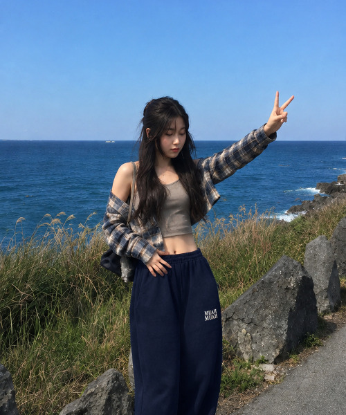 muahmuah（ムーアムーア）の「パッチポケット ワイド ウエストゴムパンツ [ネイビー]（スウェットパンツ・レディース・その他・FREE）」の3枚目の写真
