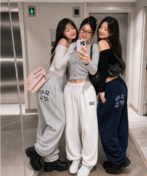 muahmuah（ムーアムーア）の「パッチポケット ワイド ウエストゴムパンツ [ネイビー]（スウェットパンツ・レディース・その他・FREE）」の6枚目の写真