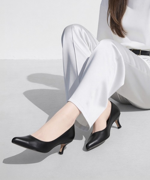 MAMIAN(マミアン)の「iCoN COLORS / ポインテッドトゥ パンプス (5.0cmヒール)(パンプス・レディース・ブラック/グレイッシュベージュ・22.5cm/23.0cm/23.5cm/24.0cm/24.5cm/25.0cm)」の2枚目の写真