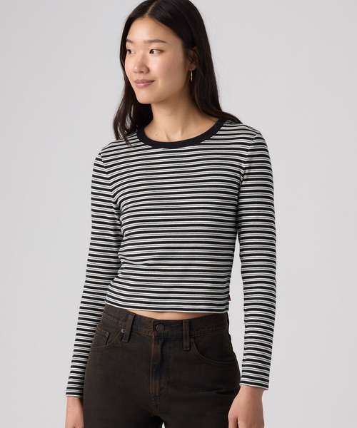 Levi's(リーバイス)の「Levi's/リーバイス ROSE(ロゼ)着用 エッセンシャル ベビー ロングスリーブTシャツ(Tシャツ/カットソー・レディース・ブラック・M/S/XS)」の1枚目の写真